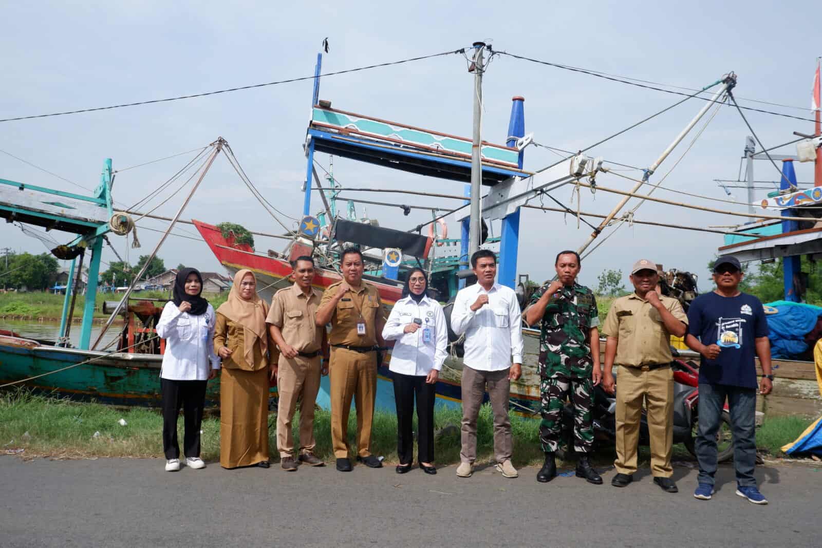 BNN Kendal melaksanakan Deklarasi Pesisir Bersinar di Pantai Sikucing Rowosari Kendal BNN Kendal melaksanakan Deklarasi Pesisir Bersinar di Pantai Sikucing Rowosari Kendal