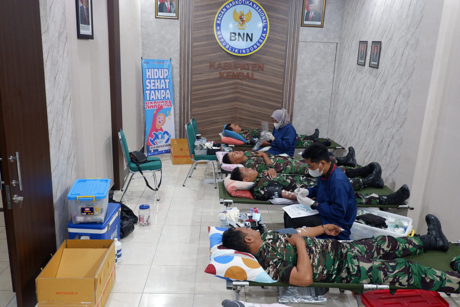 BNN Kendal Melaksanakan kegiatan Donor Darah dalam Rangkaian Hari Anti Narkotika Nasional 2024 A3
