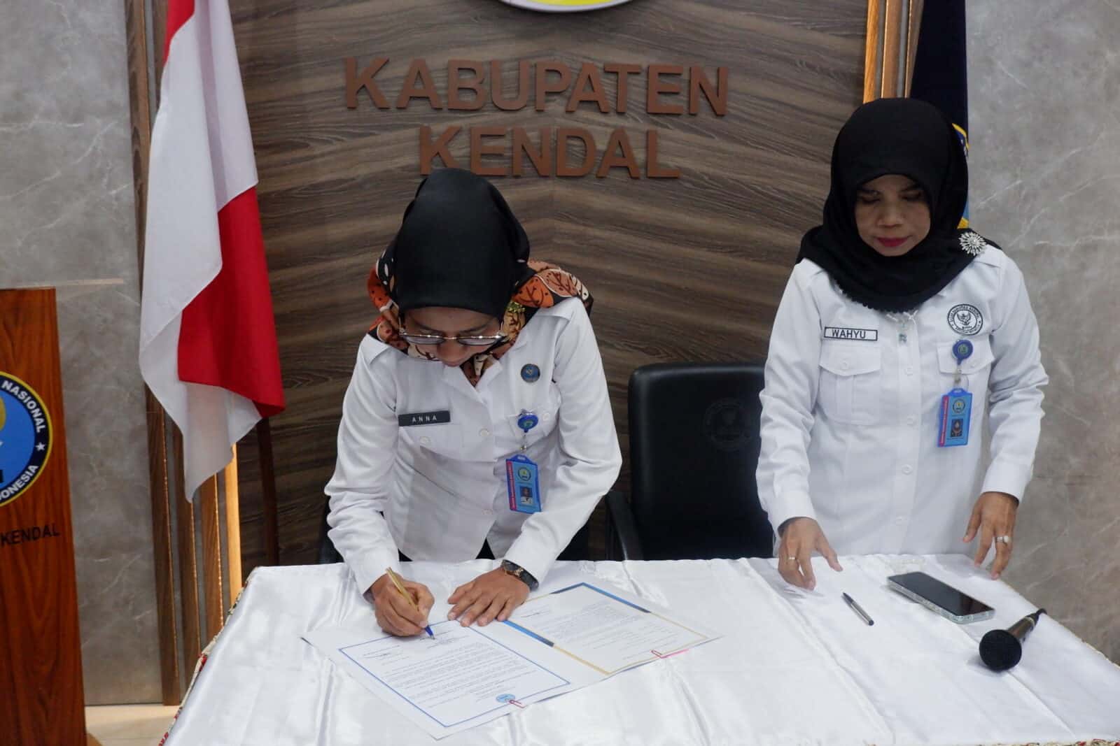 Penandatanganan Pakta Integritas Dan Pengendalian Gratifikasi Bagi Pegawai BNN Kabupaten Kendal Tahun Anggaran 2025 Penandatanganan Pakta Integritas Dan Pengendalian Gratifikasi Bagi Pegawai BNN Kabupaten Kendal Tahun Anggaran 2025