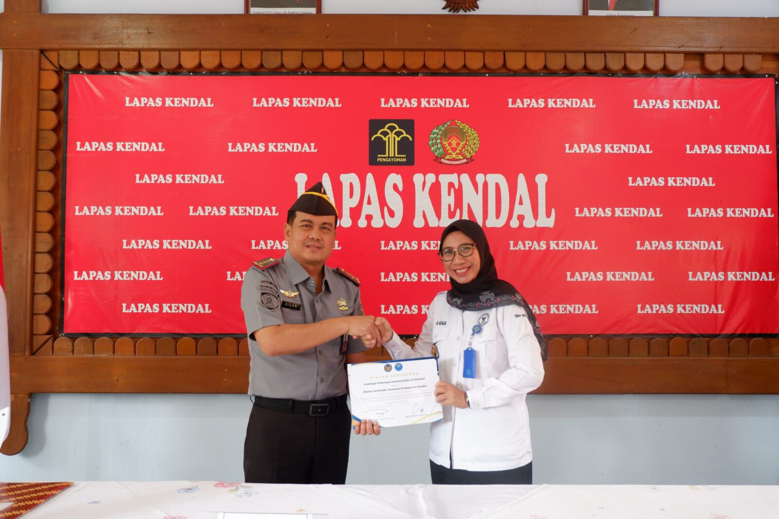 BNNK KENDAL BERSAMA LAPAS KELAS IIA KENDAL DEKLARASIKAN LAPAS BERSINAR dan JALIN PERJANJIAN KERJASAMA BNNK KENDAL BERSAMA LAPAS KELAS IIA KENDAL DEKLARASIKAN LAPAS BERSINAR dan JALIN PERJANJIAN KERJASAMA